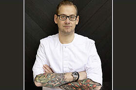 Daniel Schimkowitsch und das L.A. Jordan in Deidesheim wurden im Michelin Guide Deutschland 2026 erstmals mit drei Sternen ausgezeichnet.