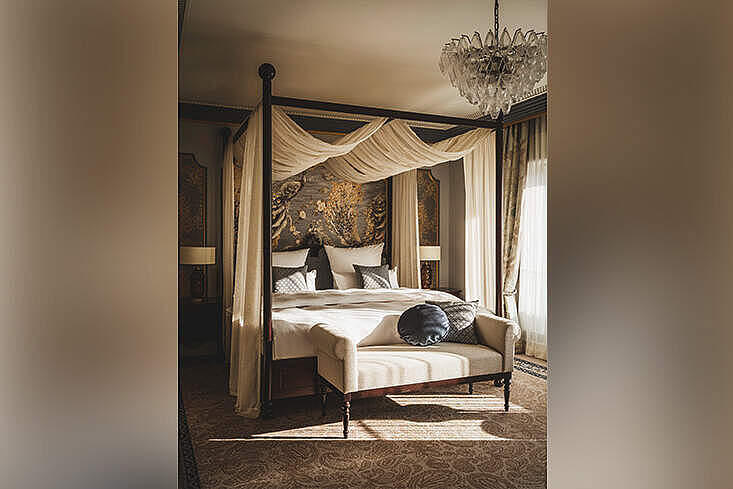 Royal Presidential Suite im Taj Hessischer Hof Frankfurt mit Wohnbereich, Besprechungszimmer und hochwertiger Ausstattung.