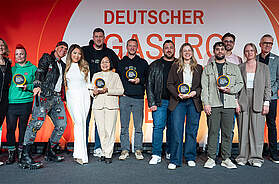 Die Finalistinnen und Finalisten des Deutschen Gastro-Gründerpreises 2026 auf der INTERNORGA in Hamburg.