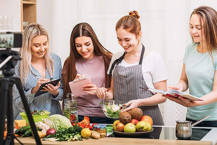 Selbst kochen, gesunde Ernährung und Food Content- Stock-Fotografie