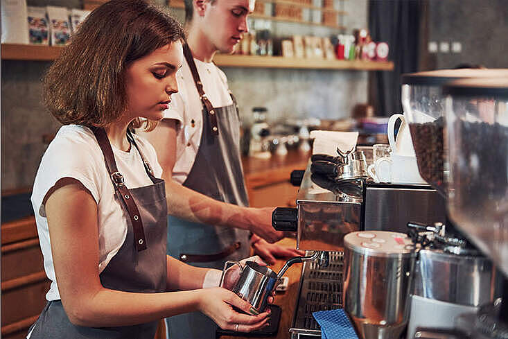 Servicekraft im Restaurant