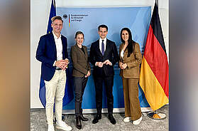 Vertreter der Denkfabrik Zukunft der Gastwelt im Gespräch mit Tourismuskoordinator Dr. Christoph Ploß in Berlin