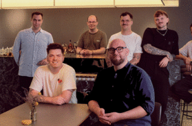 Hamburgs Sterne by OPEN MOUTH 2026 _v.l.: Julian Stowasser (Lakeside), Paul Decker (Koer), Marcel Görke (Heimatjuwel), Thomas Imbusch (100/200 Kitchen & GLORIE), Simon Sauter & Malte Heinrich (Haebel), Maurizio Oster (ZEIK), nicht auf dem Bild aber dabei: Eike Iken (Petit Amour).