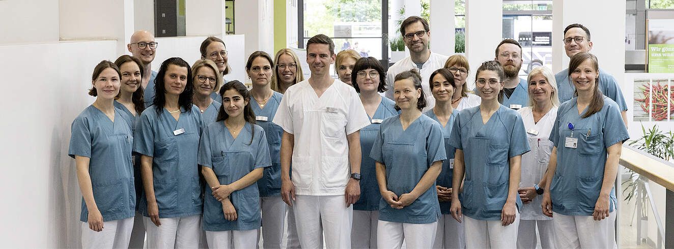 Professor Dr. Lars Selig (Mitte) und sein Ernährungsteam am Universitätsklinikum Leipzig setzen auf die enge Zusammenarbeit von Medizin, Pflege und Küche. Foto: © Universitätsmedizin Leipzig