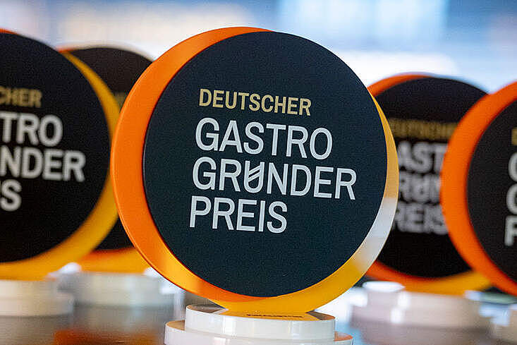 Foto mit Logo DEUTSCHER GASTRO GRÜNDER PREIS. Foto: © Leaders Club Deutschland AG