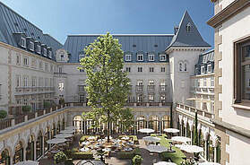 Innenhof des Luxushotels The Florentin Frankfurt mit Bestuhlung und historischer Architektur zur Eröffnung 2026