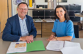 Dirk Breuckmann und Jana Schimke im Austausch zu aktuellen Branchenthemen. (Foto: DEHOGA)