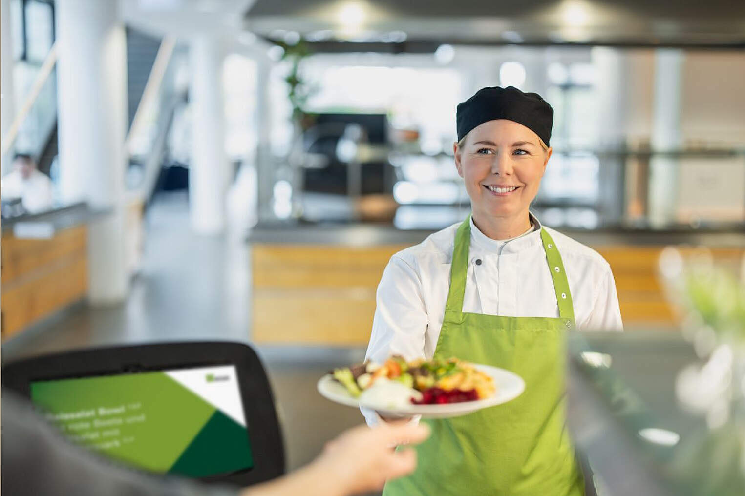 WISAG Catering eine neue kulinarische Aktion durch: „Westen wild & würzig“ bringt traditionelle Rezepturen aus dem Westen Deutschlands in Betriebsrestaurants, Krankenhäuser und Pflegeeinrichtungen 