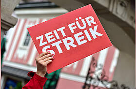 Protestplakat „Zeit für Streik“ im Zusammenhang mit dem Tarifstreit in der Gastronomie und Hotellerie in Hessen