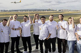 Die sechs Finalisten von Koch des Jahres 2026 kochten in der FRALounge am Flughafen. Foto: Melanie Bauer Photodesign