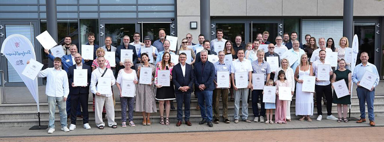 Gruppenbild Preisträger Foto: Foto-Digital-Studio Marcus Müller/Hessische Staatskanzlei