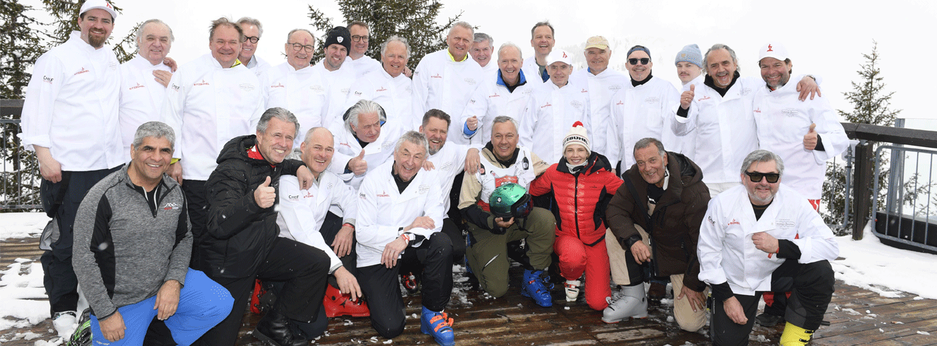 Spitzenköche beim Event Koch-Legenden am Hahnenkamm in Kitzbühel während eines Wettbewerbs zwischen Kulinarik und Skisport
