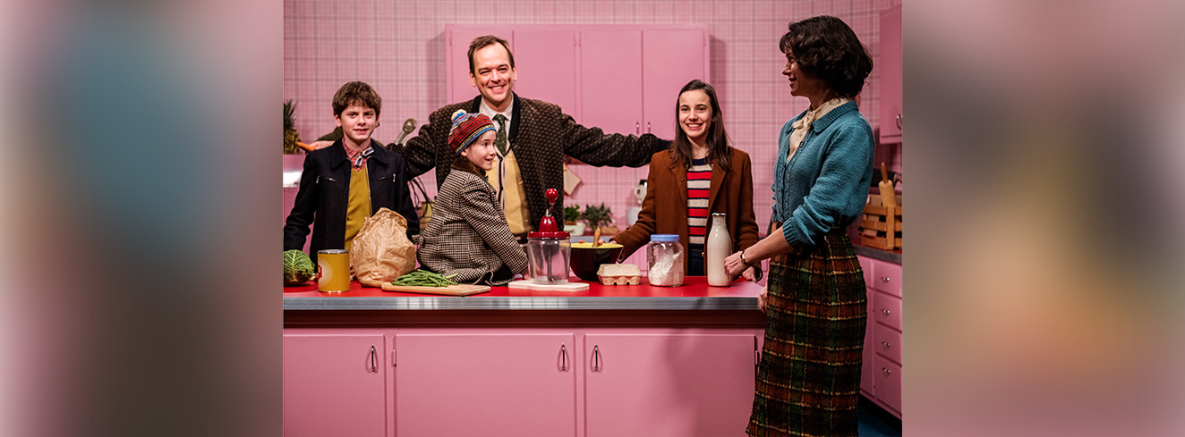 Szene aus Hallo Betty zeigt den Aufstieg der Kochfigur Betty Bossi im Spannungsfeld von Medien und Alltag