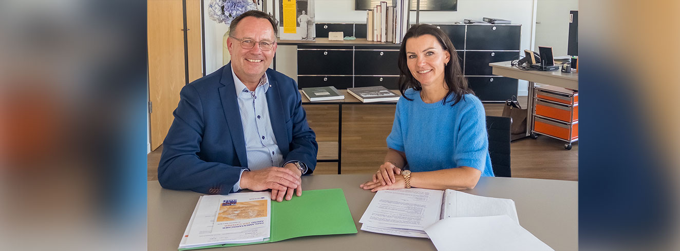 Dirk Breuckmann und Jana Schimke im Austausch zu aktuellen Branchenthemen. (Foto: DEHOGA)