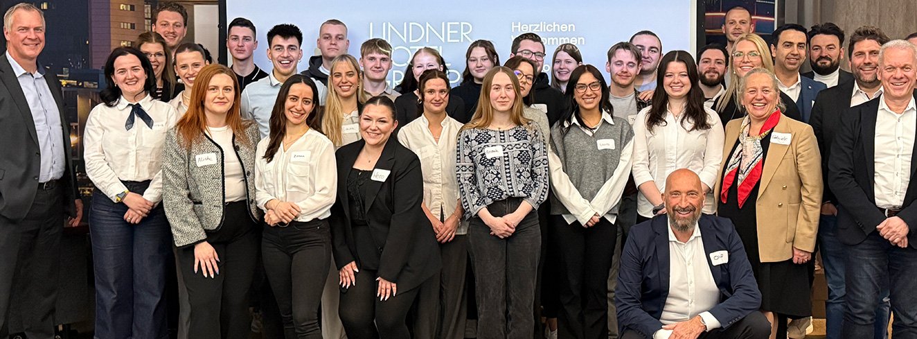 Auszubildende der Lindner Hotel Group beim „Day To Stay“ im Lindner Hotel Köln City Plaza im Austausch mit Führungskräften und Vorstand zur Ausbildung in der Hotellerie.