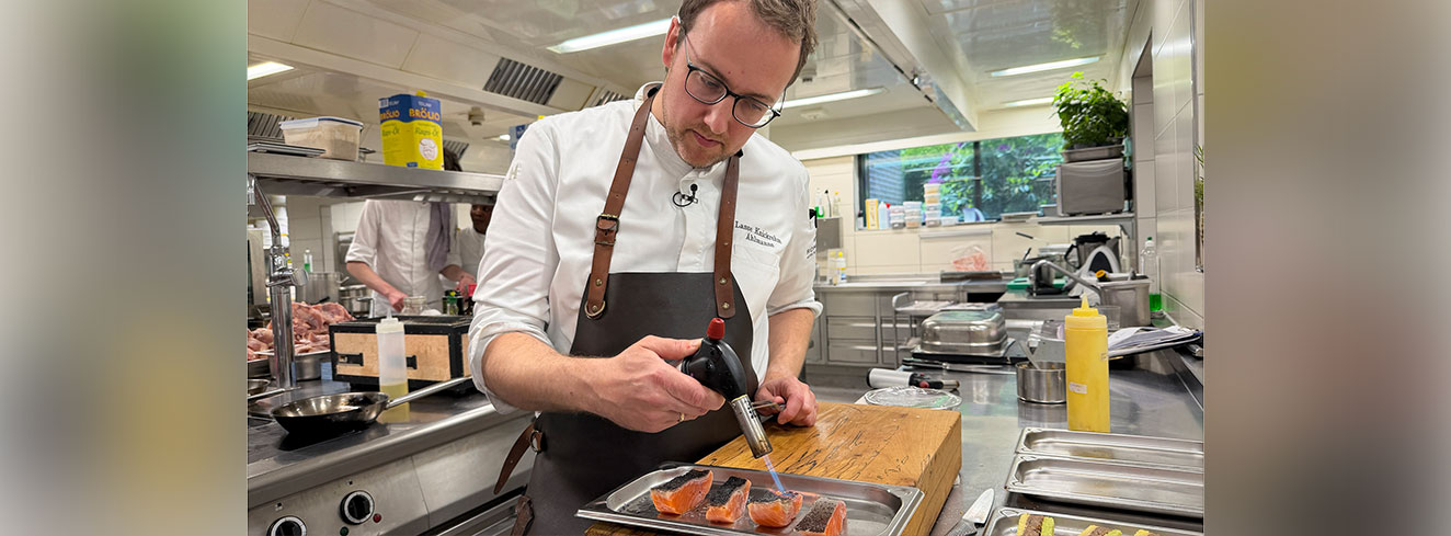 Lasse Knickrehm verarbeitet ausschließlich frischen Fisch.
