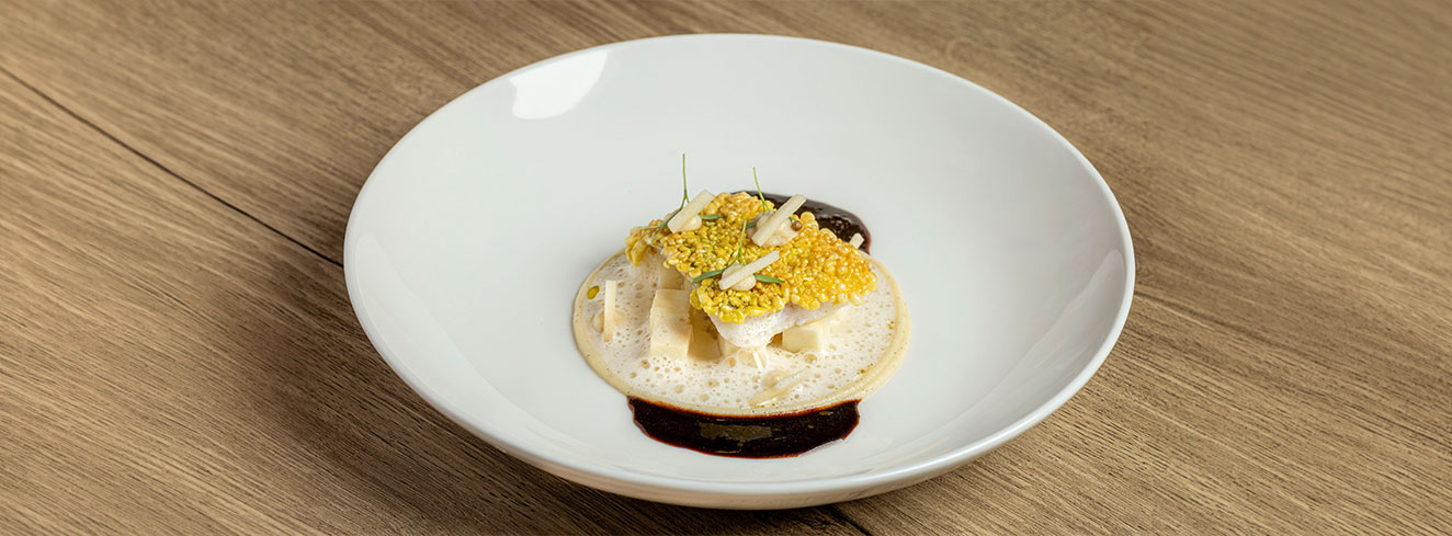 Zander mit Buttermilch, Trüffel und Sellerie: Eine raffinierte Kreation von Carlos Leon Jacob, Küchenchef im Gasthaus Höcherberg und Mitglied der Köche-Jugendnationalmannschaft. Foto: © Ingo Hilger